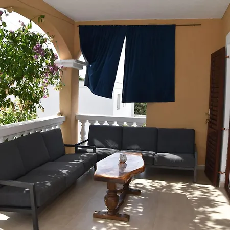 Appartamento Ruhige Mit Terrasse Und Garten Pakoštane
