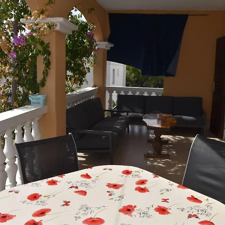 Appartamento Ruhige Mit Terrasse Und Garten Pakoštane