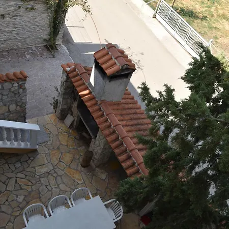 Ruhige Mit Terrasse Und Garten Pakoštane