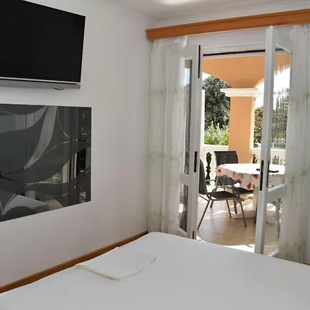 Ruhige Mit Terrasse Und Garten Lejlighed *